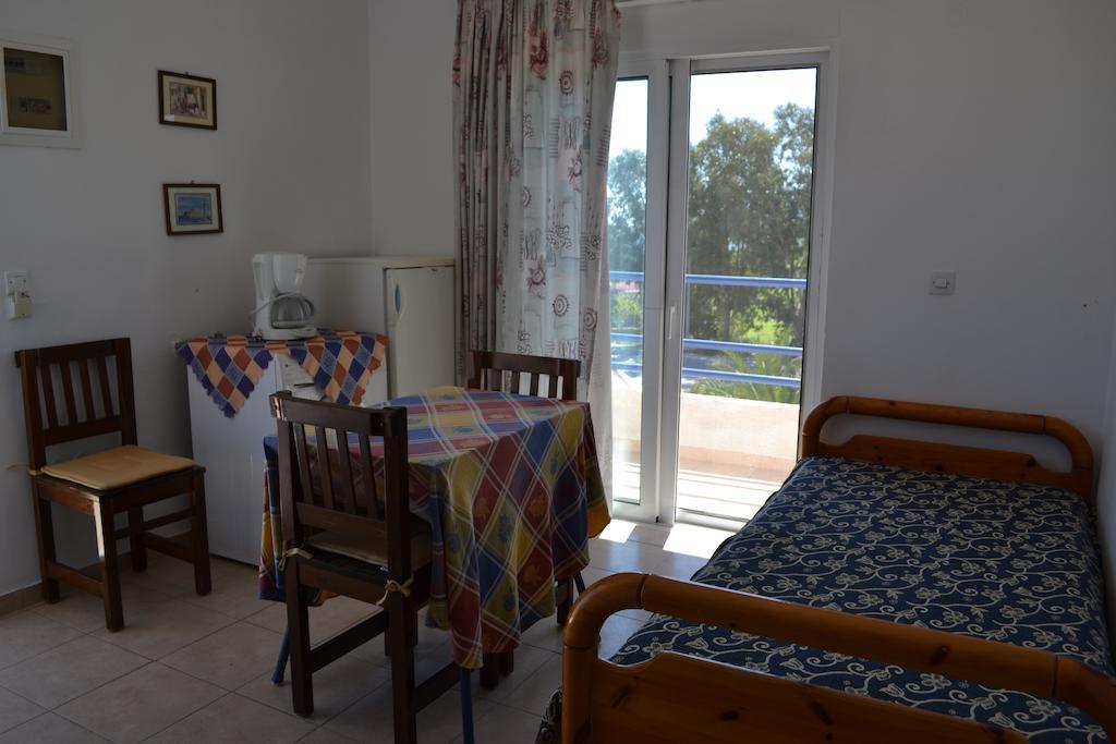 Petasos Apartments 1 Jenadi Pokój zdjęcie