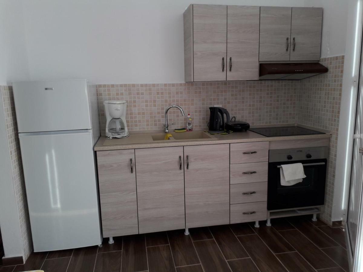 Petasos Apartments 1 Jenadi Zewnętrze zdjęcie